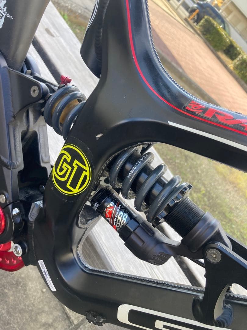 自認がロードバイクのダウンヒルバイク GT Fury