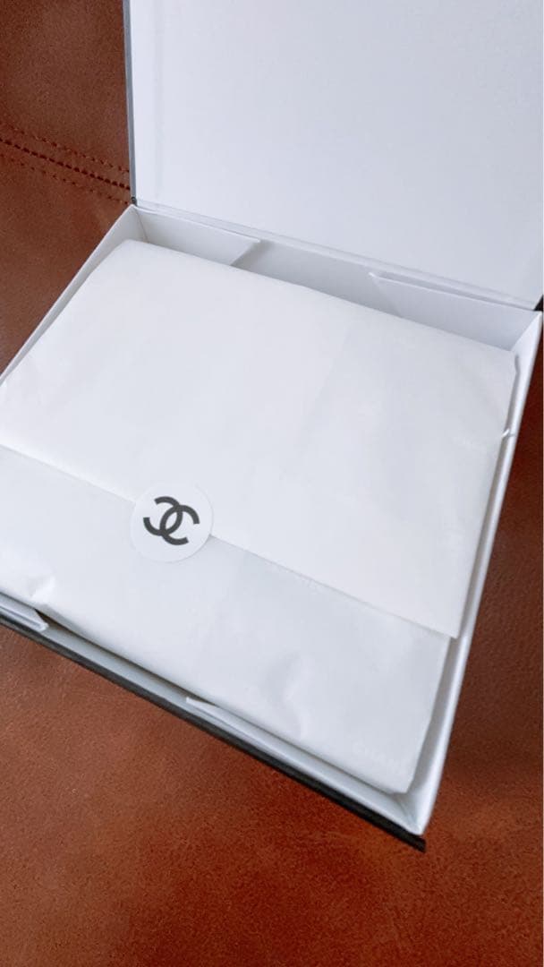 CHANEL プードゥル ルミエール10 アイボリー ゴールド