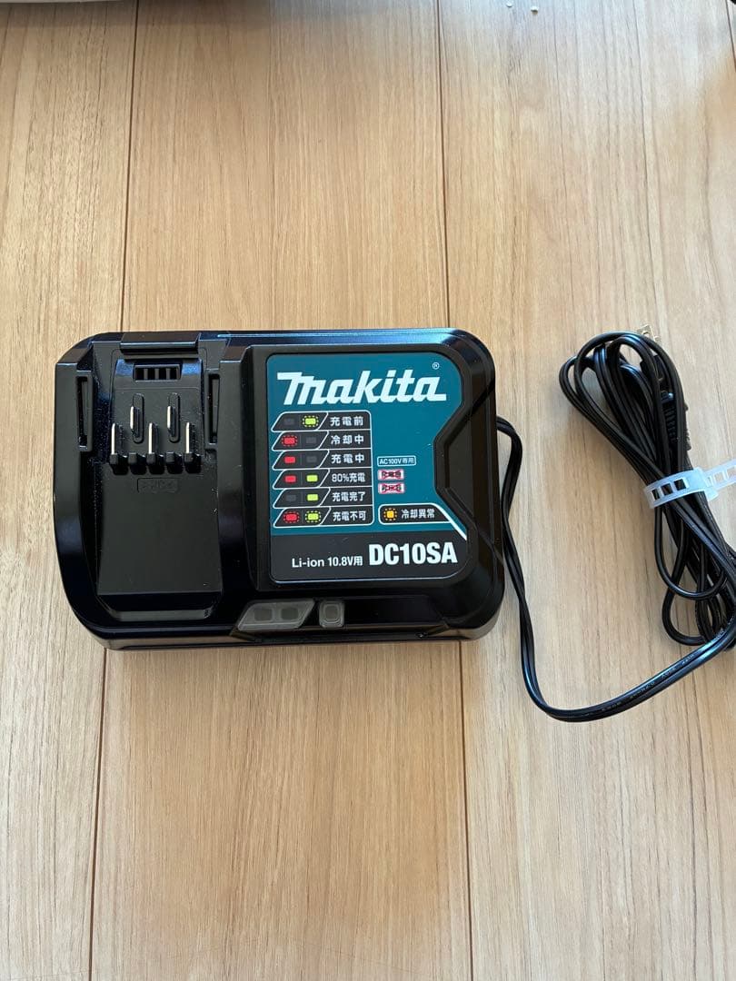 マキタ　CL107FD 充電式クリーナー　紙パック付き