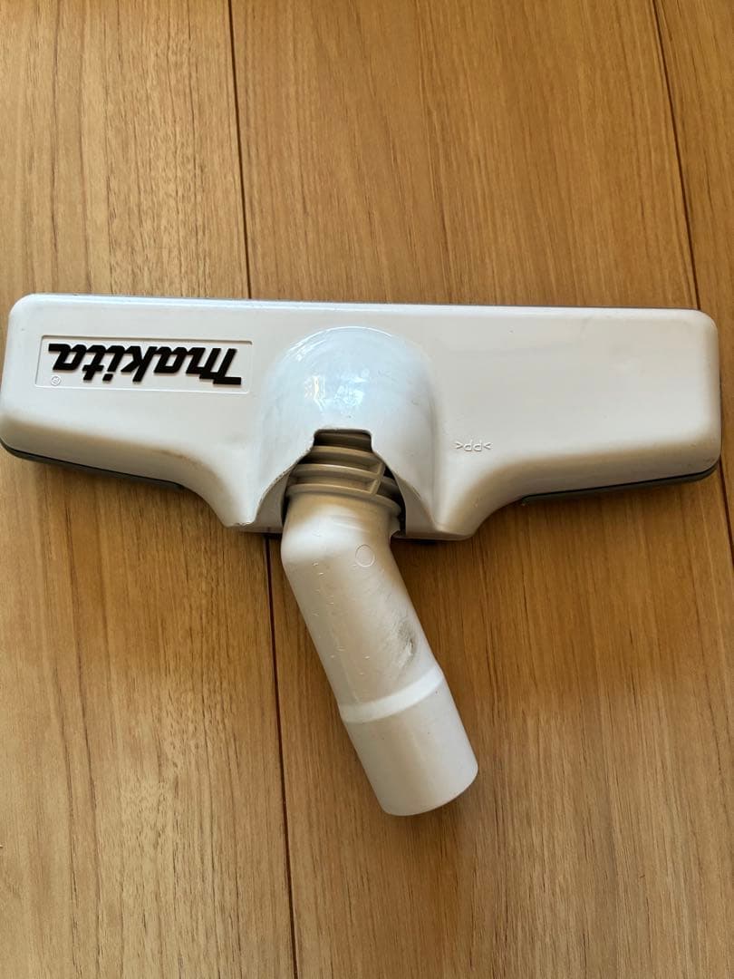 マキタ　CL107FD 充電式クリーナー　紙パック付き