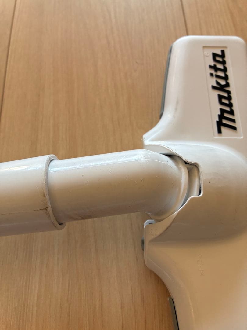 マキタ　CL107FD 充電式クリーナー　紙パック付き