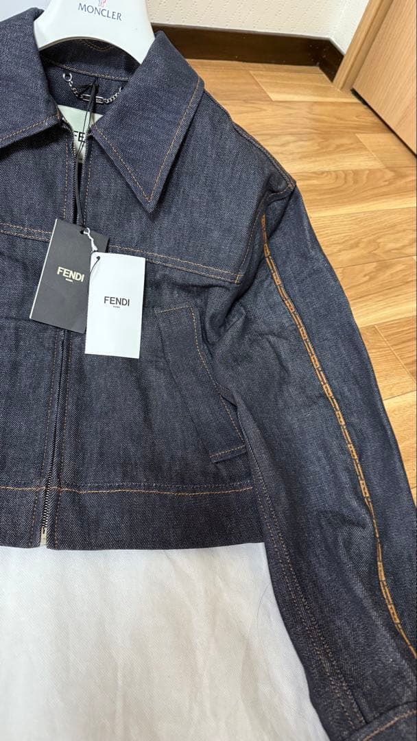 24年最終価格 新品FENDI デニムジャケット 袖や裾ロゴ付男女通用 38