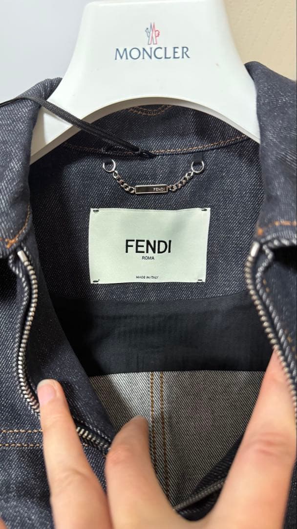 24年最終価格 新品FENDI デニムジャケット 袖や裾ロゴ付男女通用 38