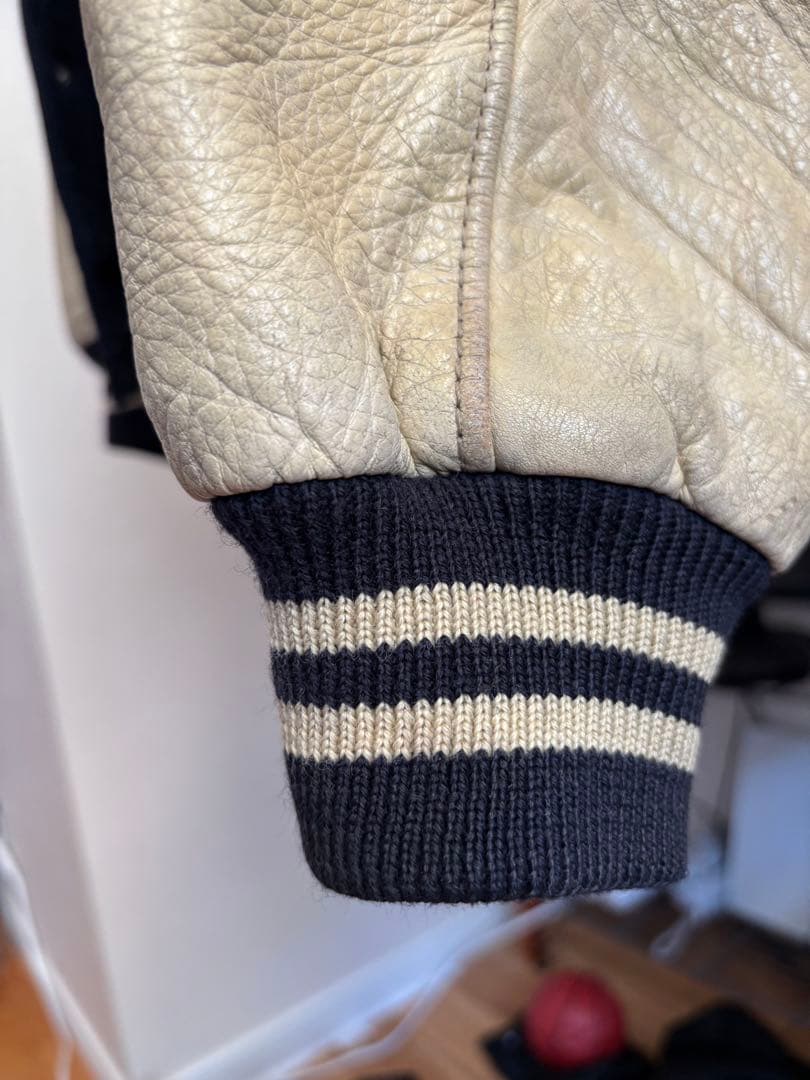 VAN スタジャン ネイビー/クリーム