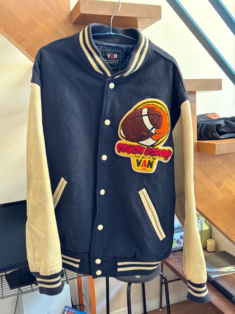 VAN スタジャン ネイビー/クリーム