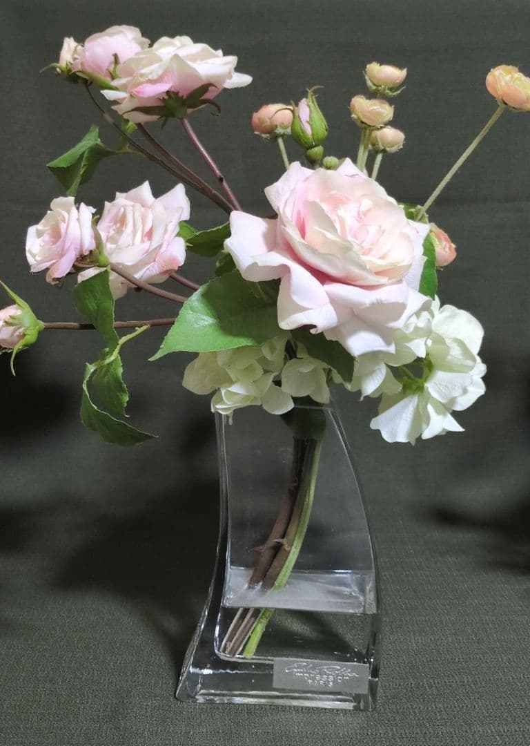 エミリオ•ロバ　プリマローズ　ピンクの薔薇他　造花　アーティフィシャルフラワー