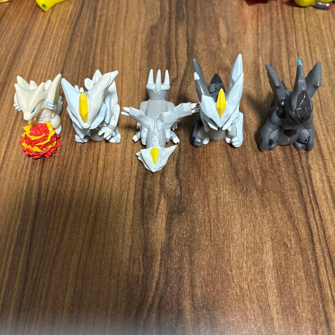 ポケモンフィギュア5体セット レシラム ゼクロム キュレム - メルカリ