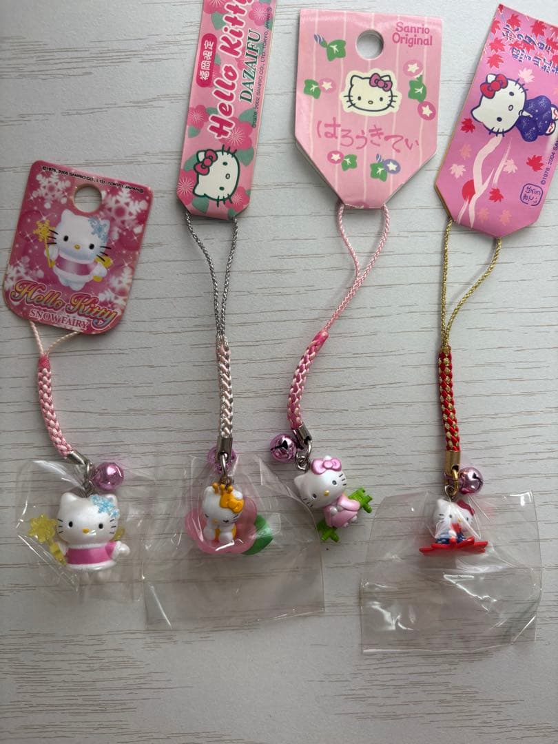 日*4様 ハローキティ 根付けアソート チャーム付きストラップ 4個