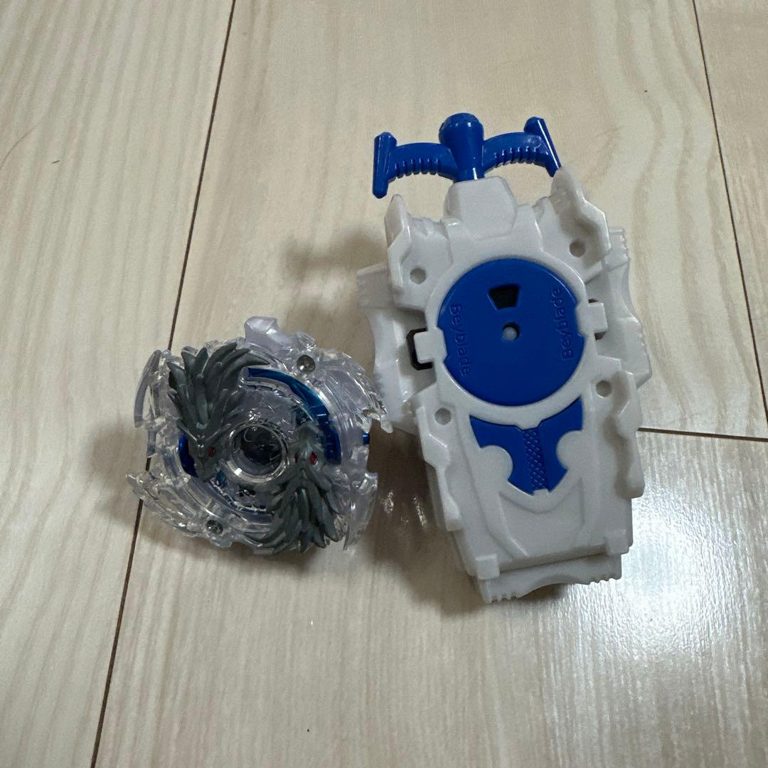 ベイブレード 白と青 カスタマイズ可能 - メルカリ
