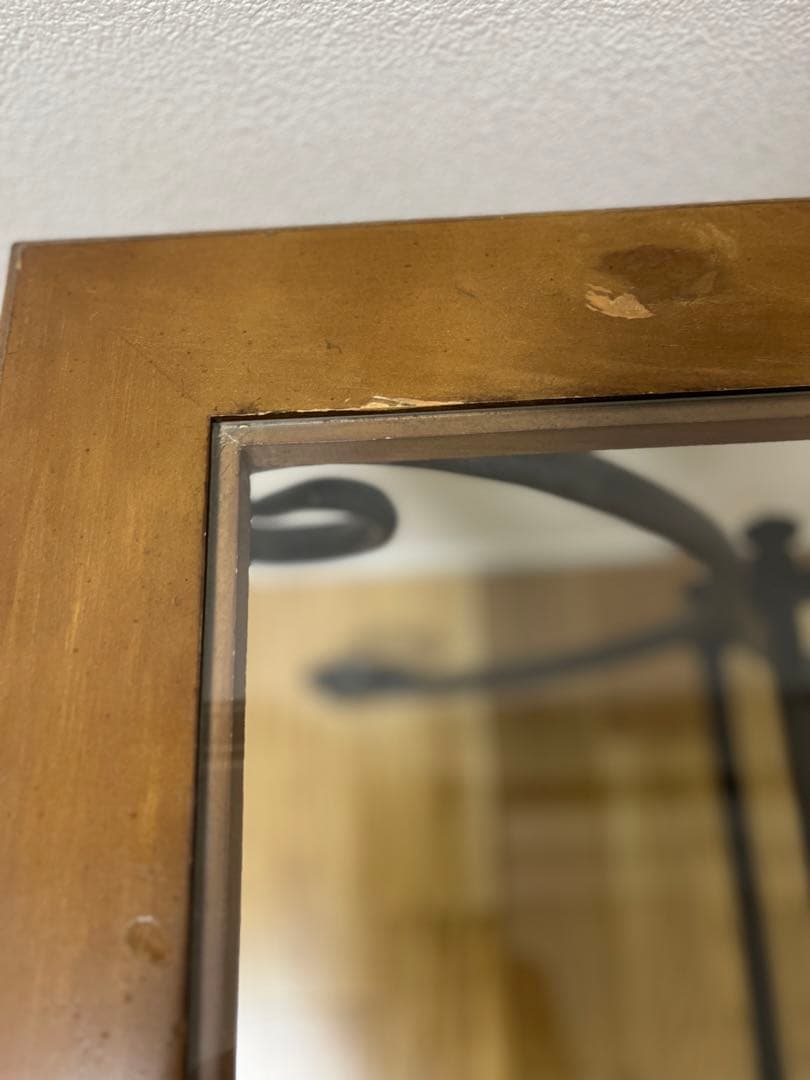 ガラス天板の木製ヴィンテージテーブル