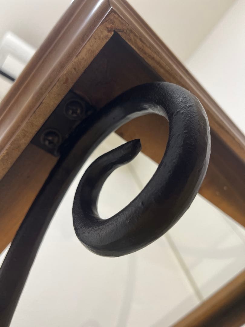 ガラス天板の木製ヴィンテージテーブル