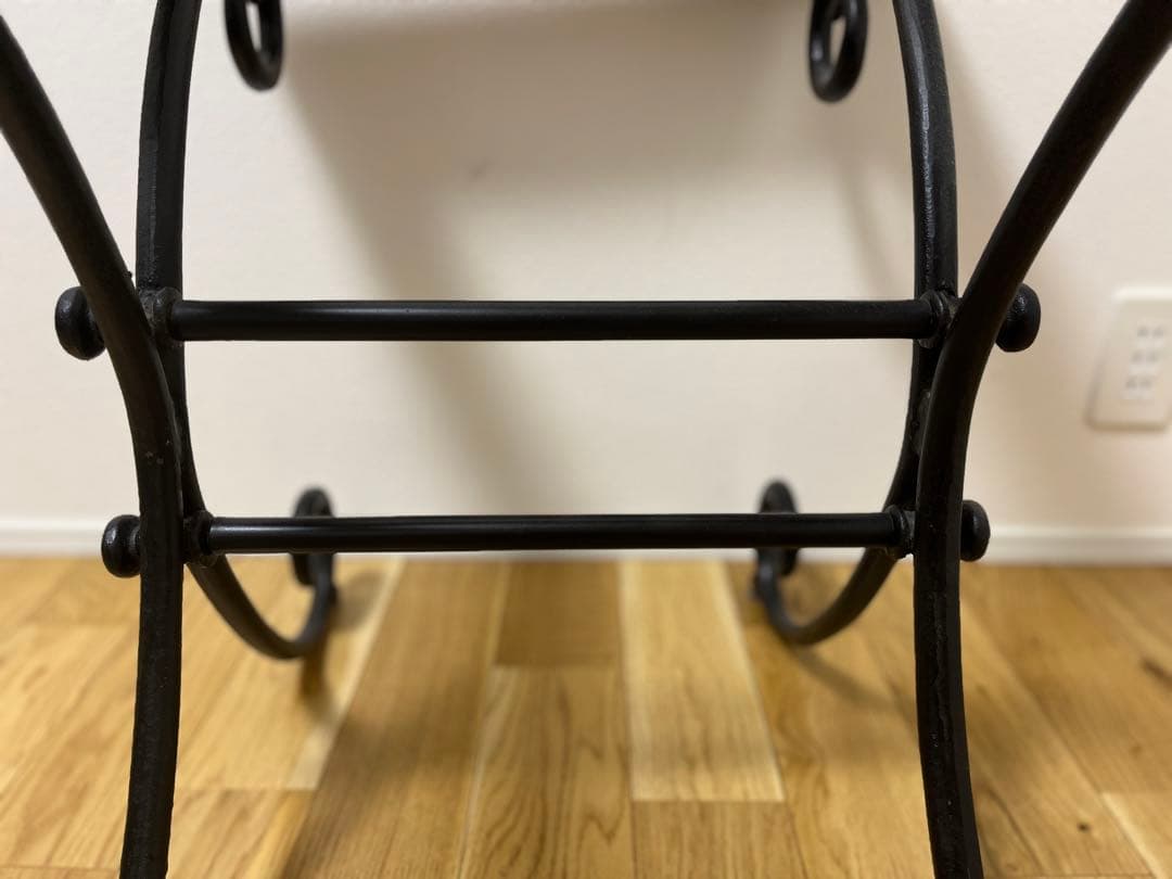 ガラス天板の木製ヴィンテージテーブル