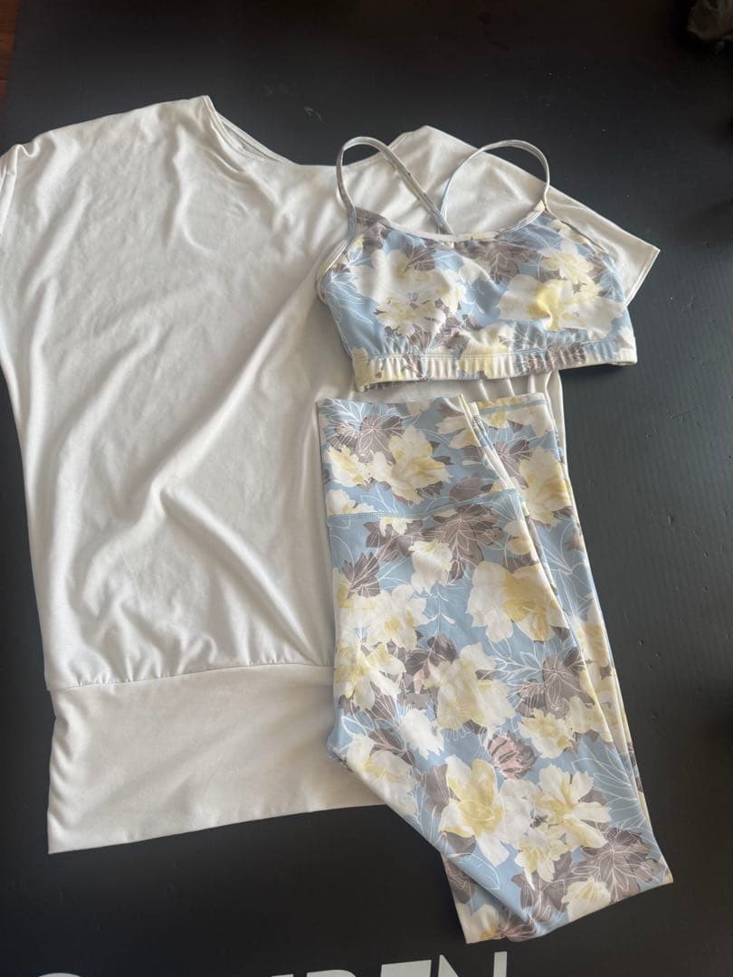 SUKALA プルオーバー付きブラ＆レギンスセットアップ 3セット