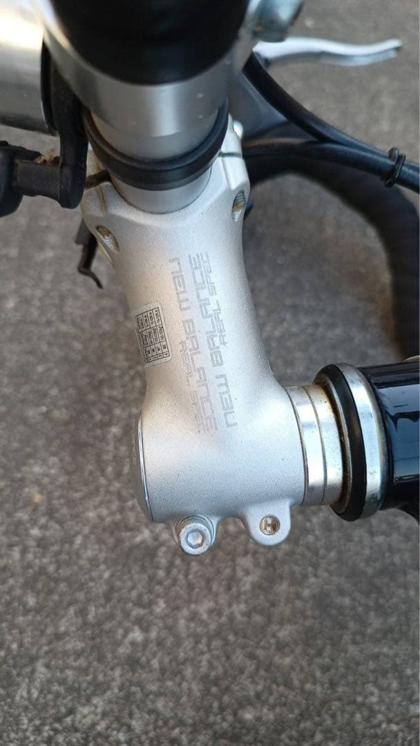 ロードバイク　NEW BALANCE Jr. TAJ24　ヘルメット付