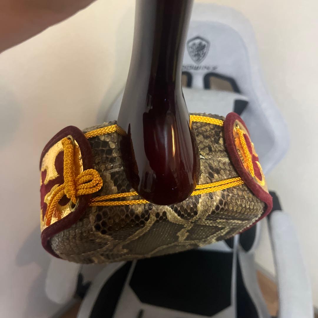 【美品】三味線本体 赤茶色 蛇皮付属品あり　ケース付き！