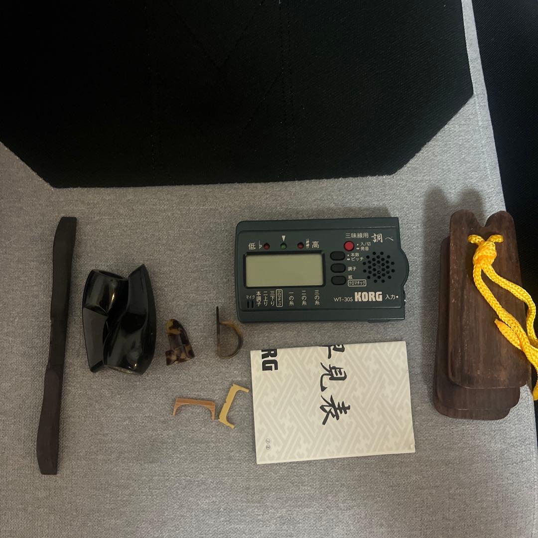 【美品】三味線本体 赤茶色 蛇皮付属品あり　ケース付き！