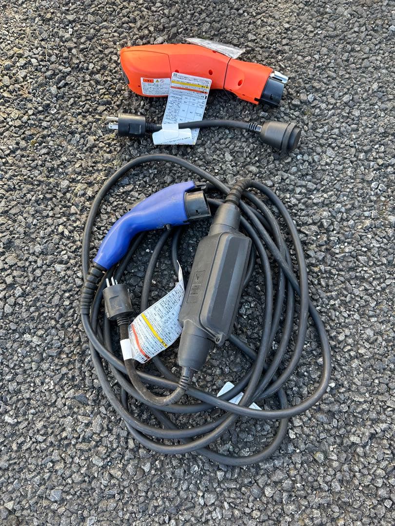 トヨタ　PHV 充電ケーブル