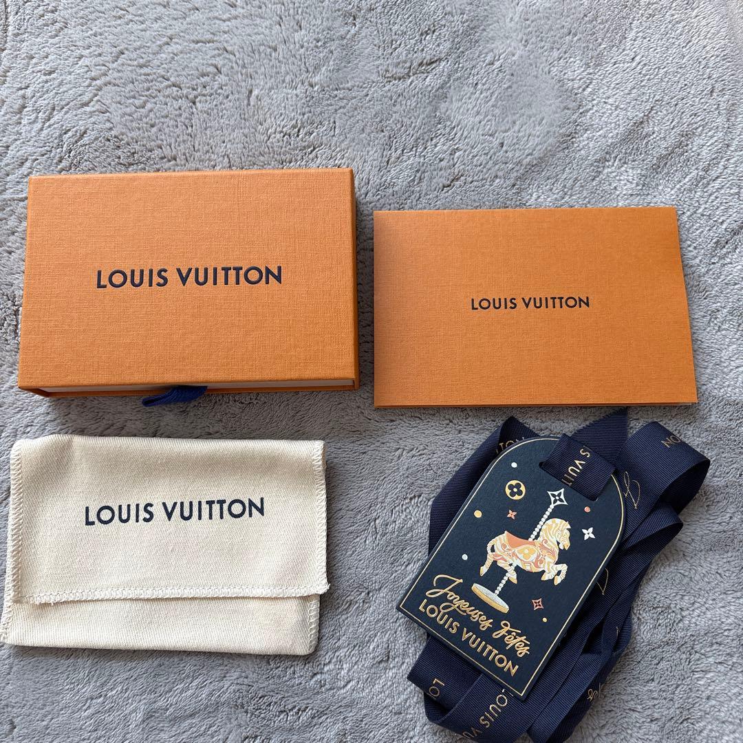 ルイヴィトン 　マヒナ　 キーケース　ピンク　ミュルティクレ 　４