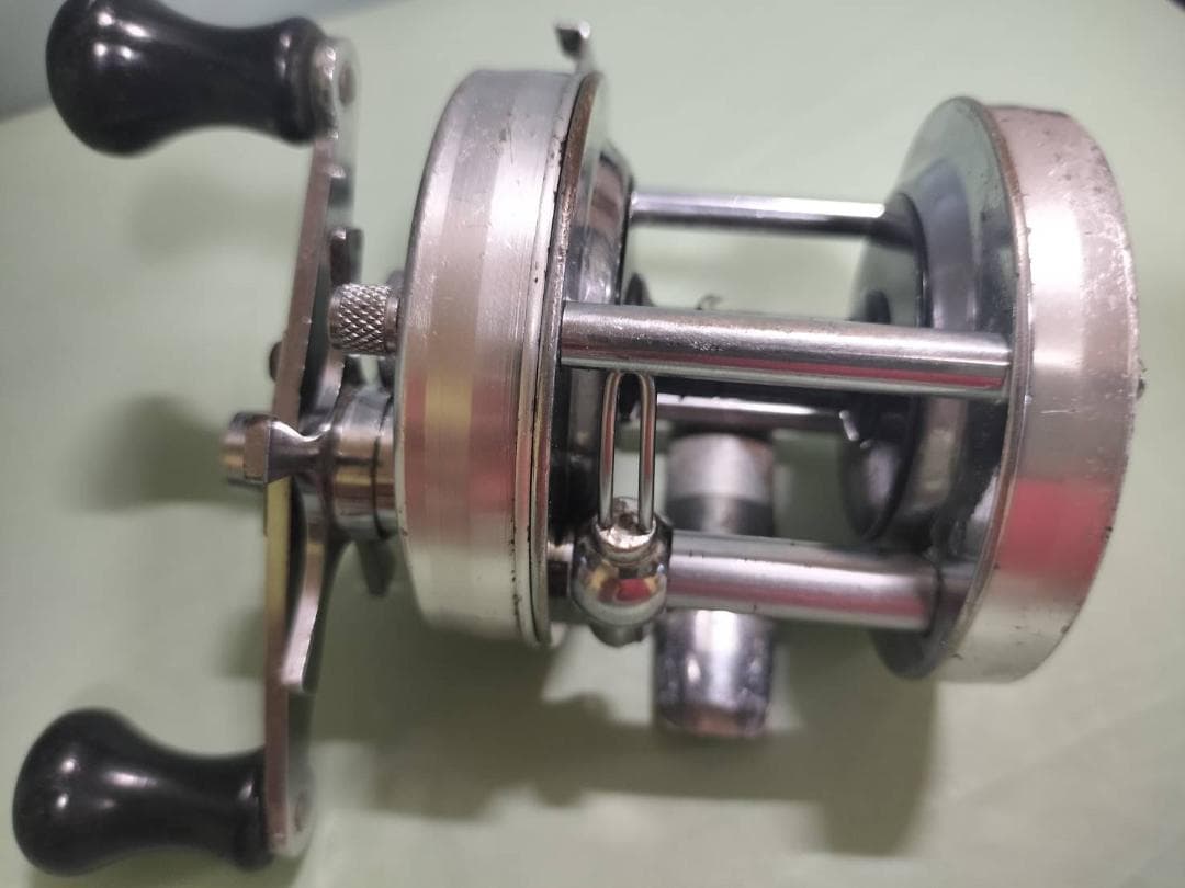 ★訳　アブガルシア　アンバサダー 5500C　ビンテージ　リール シルバー