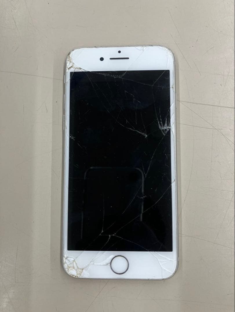 Apple iPhone 8 本体　ホワイト 画面ひび割れ