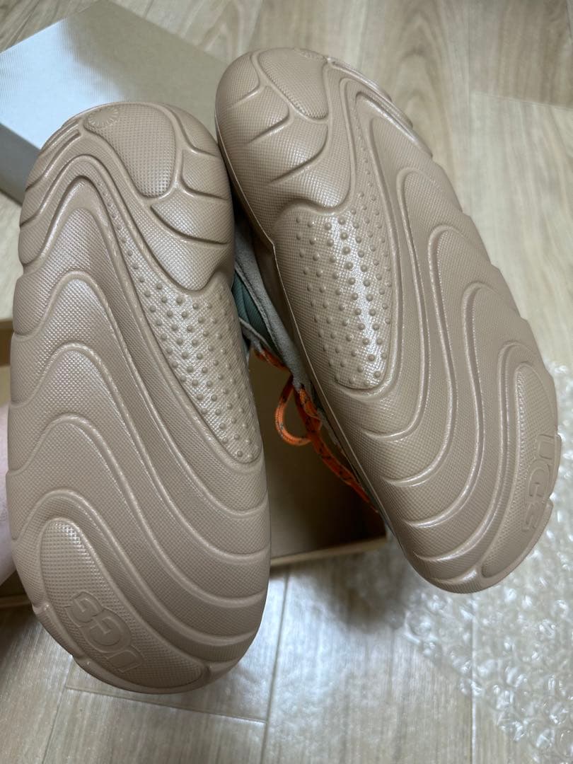 UGG スニーカーブーツ　レディースシェイデットクローバー