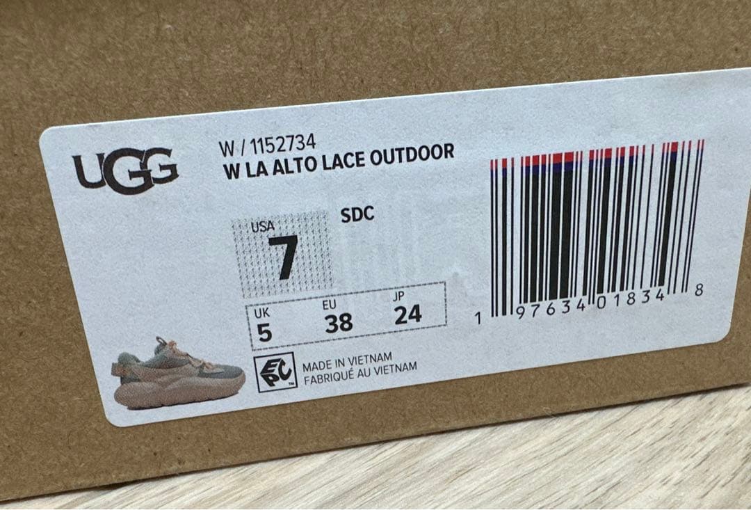 UGG スニーカーブーツ　レディースシェイデットクローバー