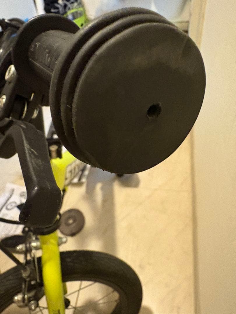 STRIDER ストライダー 14x ライムイエロー　スタンド付き