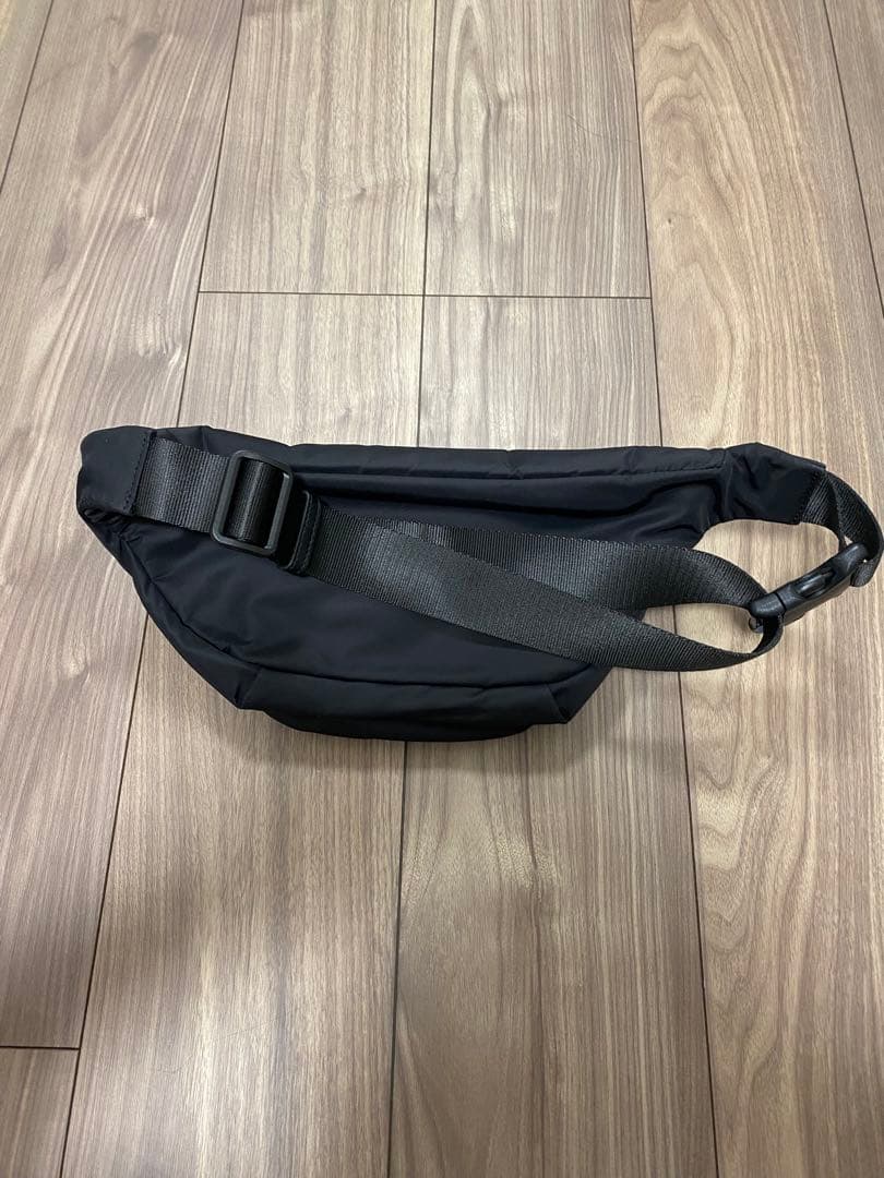 アニヤハインドマーチ　ボディバッグ　ウエストバッグ　ウエストポーチ