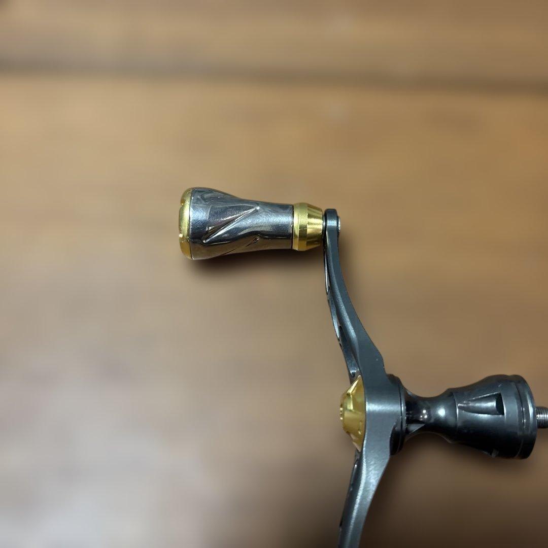 LIVRE Wing 98 ダブルハンドル　ガンメタ／ゴールド　※シマノ用