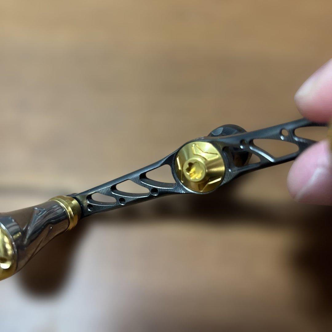 LIVRE Wing 98 ダブルハンドル　ガンメタ／ゴールド　※シマノ用