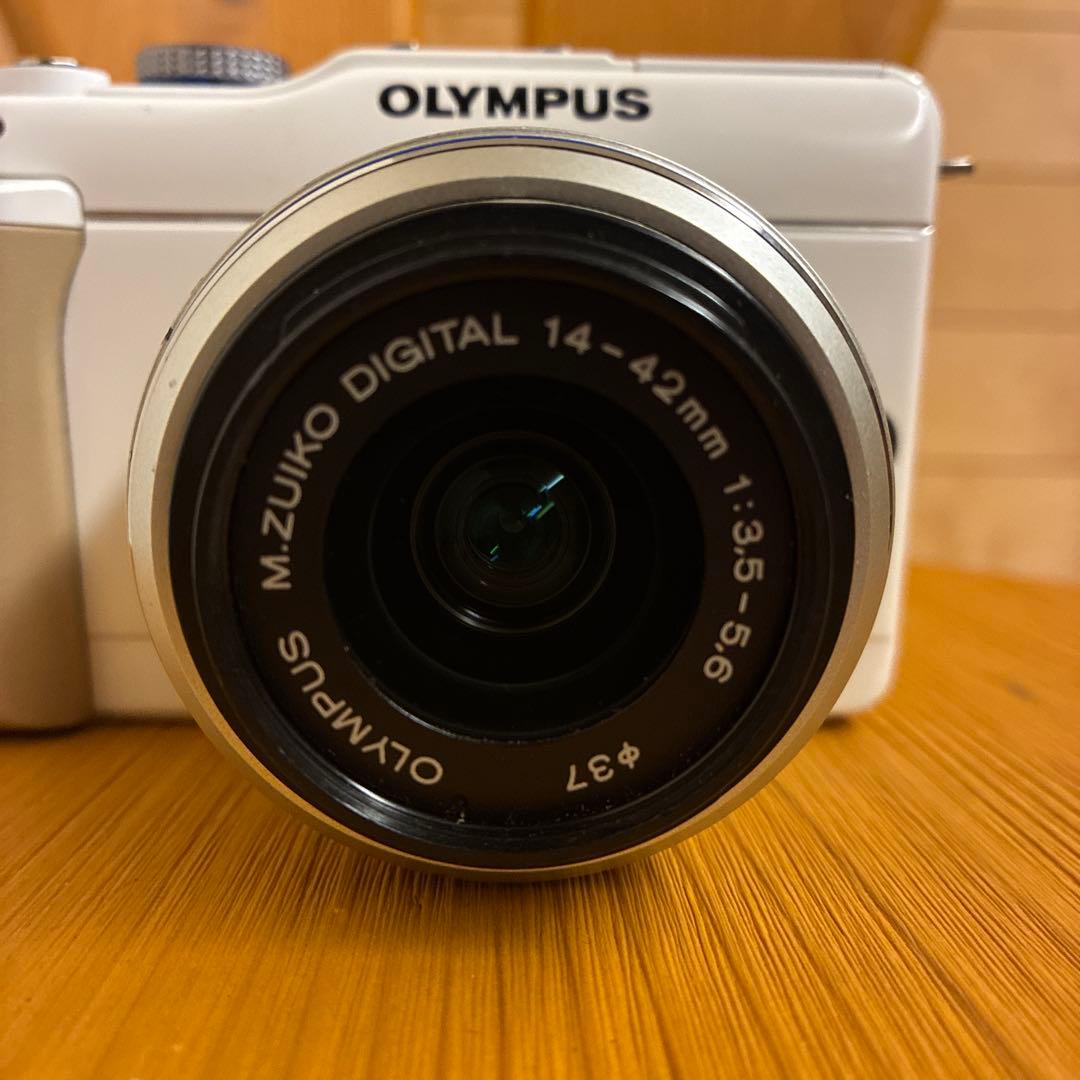 OLYMPUS PEN E-PL1S ホワイト ダブルズームキット　SDカード付
