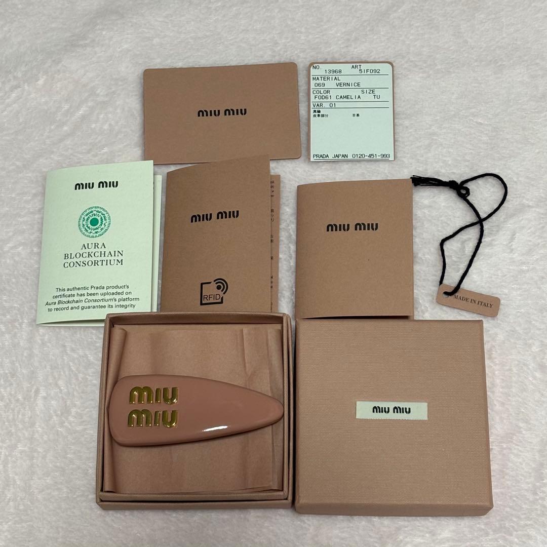 【正規品】miu miu パテントレザーヘアクリップ ヘアピン ピンク