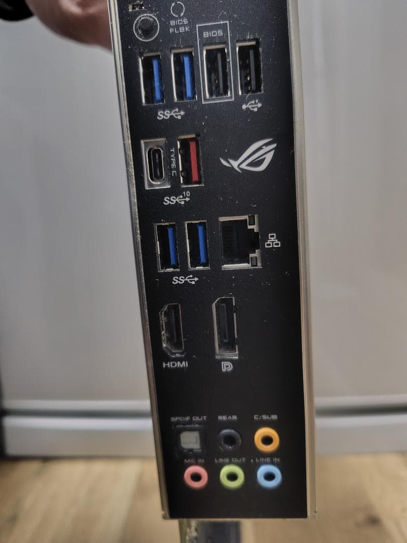 B550 F Gaming AM4 & Ryzen 7 3700Xとおまけ - マザーボード超 安い