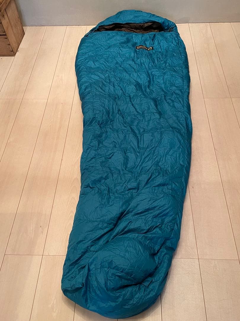 ISUKA 寝袋Down Plus Pokhara 収納具はグラナイトギア