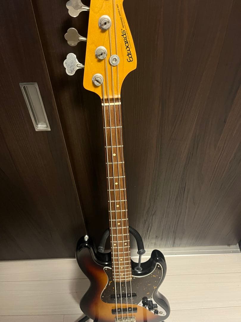 エレキベース サンバーストカラー