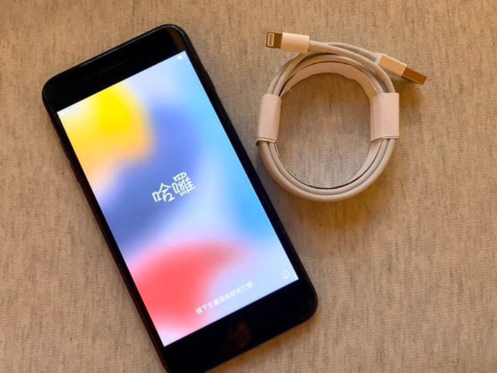 iPhone 7 Black 128 SIMフリー ライトニングケーブル付き