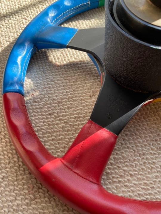 ベネトンカラーMOMO製ステアリング&シフトノブ MOMO(イタリア製)の