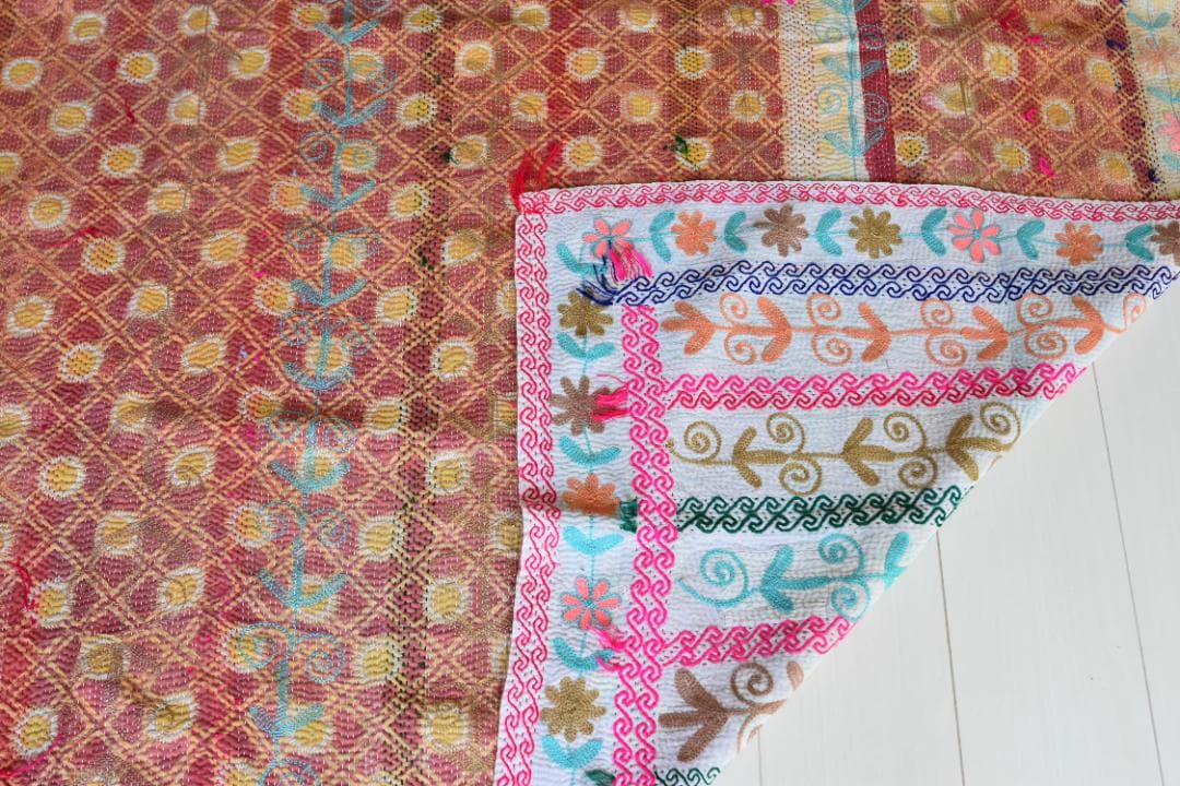 SALE】明るい刺繍と陽だまりカラーのヴィンテージカンタキルト