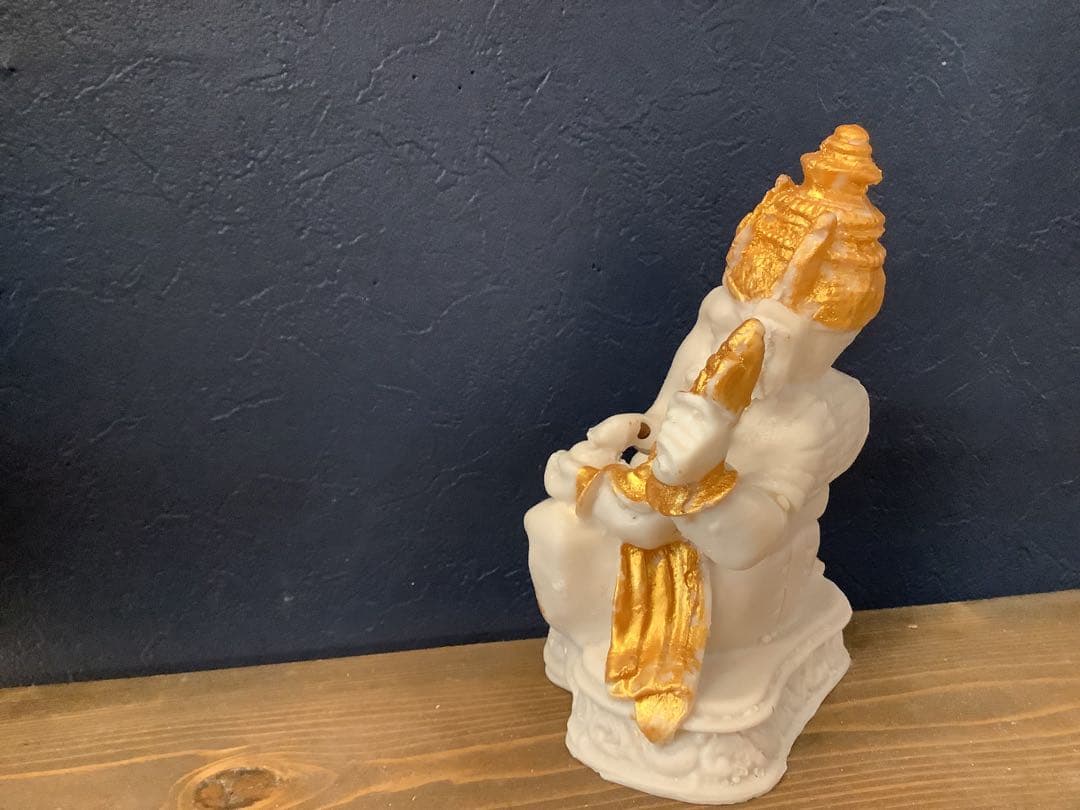 ガネーシャ像 白と金 陶器 約15cm
