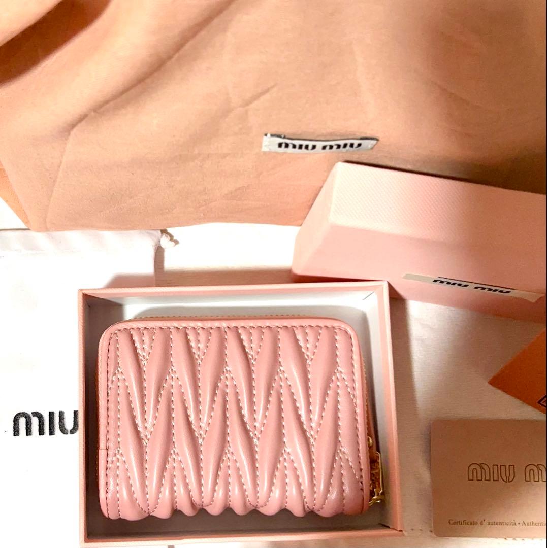 【正規品　新品未使用】ミュウミュウ　マテラッセレザー ケース　ピンク