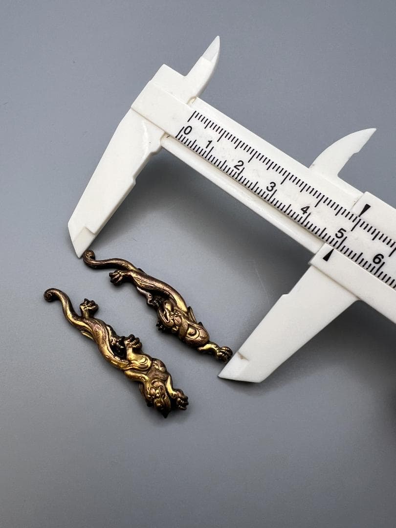 海】江戸明治金工 双龍図 手彫 目貫一体 銅製 骨董品 専用箱付 - メルカリ