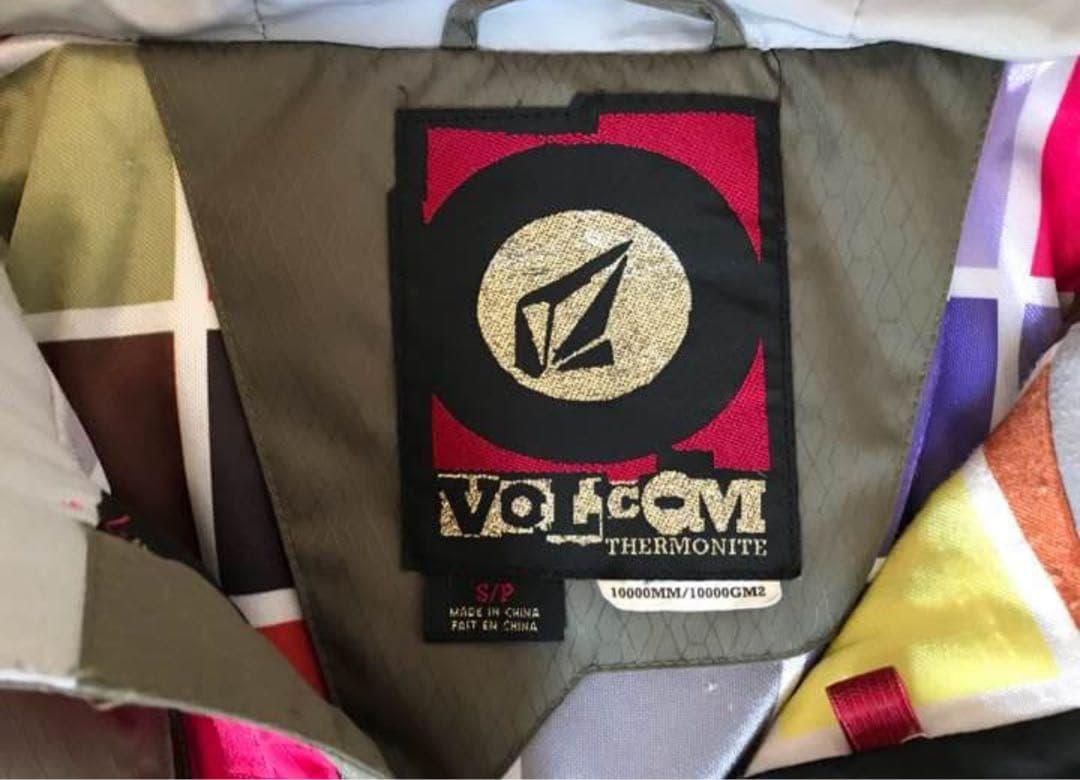 美品・ボルコム・スノーウェア・メンズ　ダウン　サイズM相当