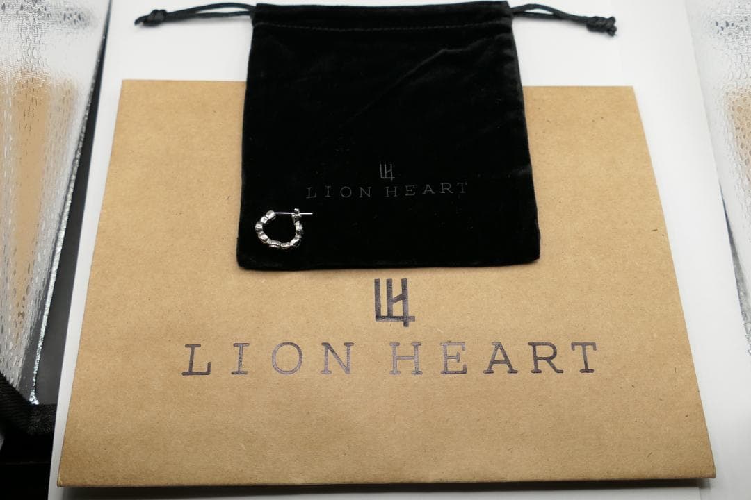 新品　ライオンハート　レオ　LEO　フープ　ウェーブ　ピアス　ジルコニア