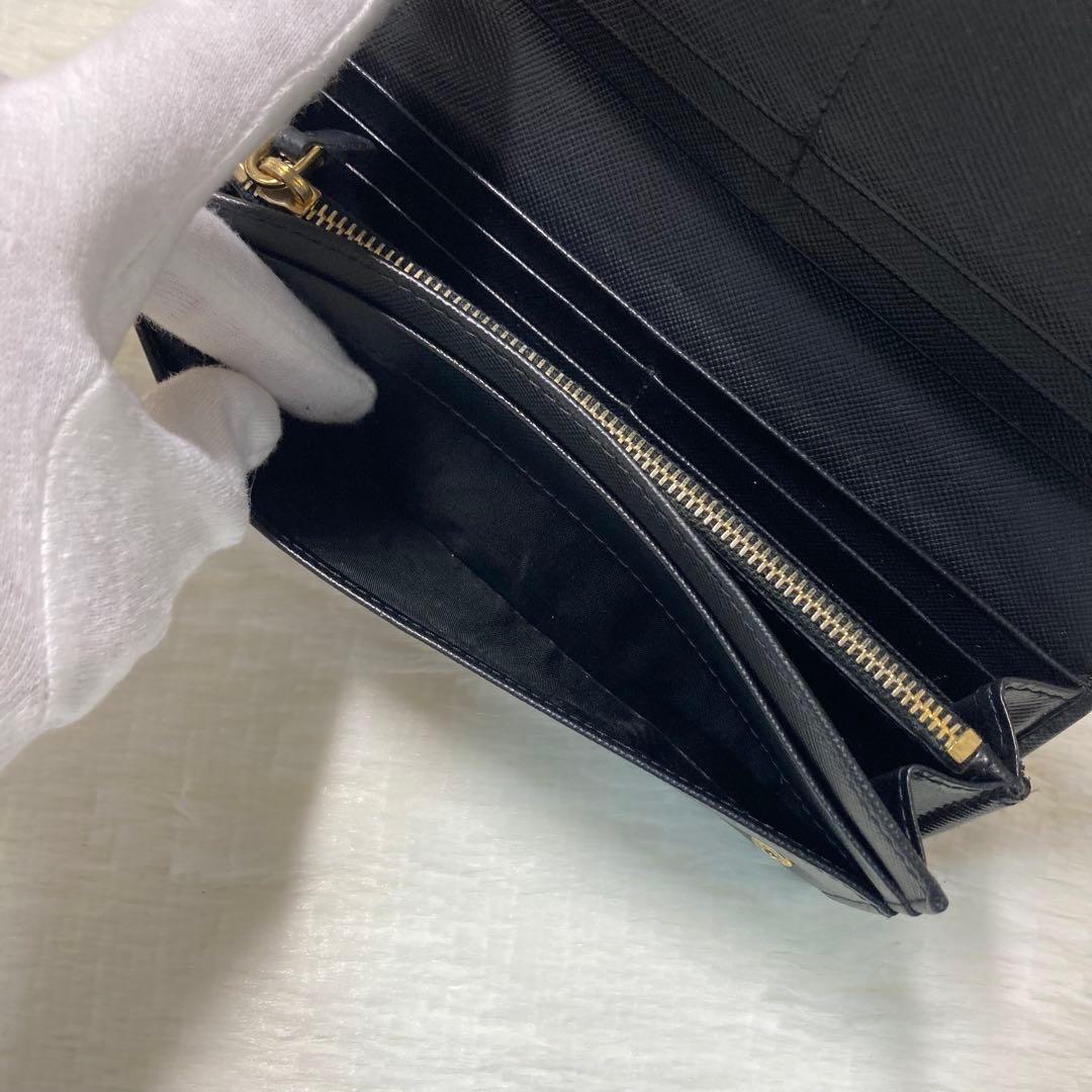 早い者勝ち　PRADA プラダ　二つ折り　ロングウォレット　プレート　黒　大人気