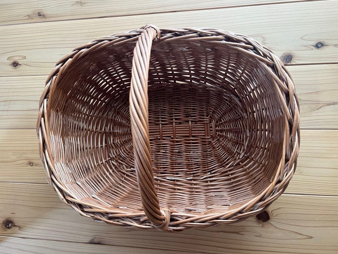 北欧製　籐製楕円形バスケット