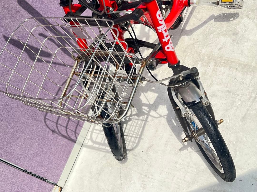 Trike 社 ユニバーサルトライク赤い三輪車