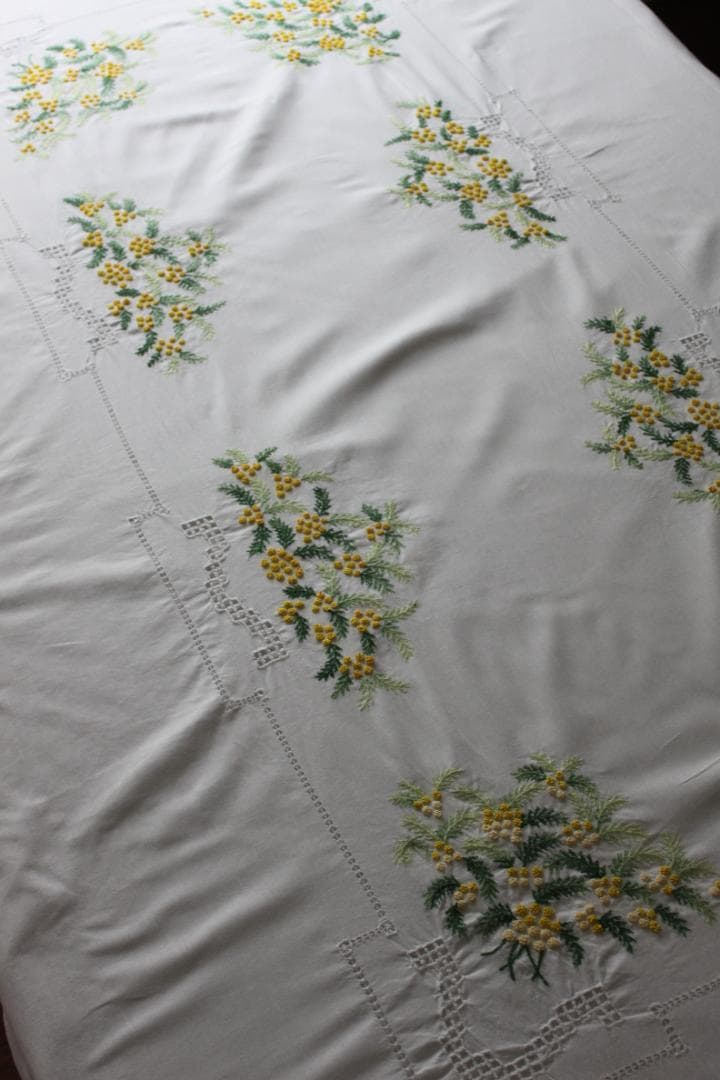 ミモザのテーブルクロス