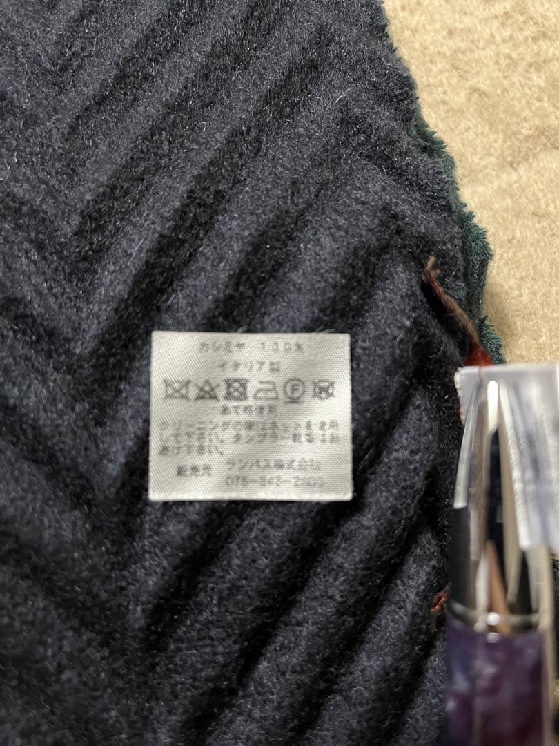 （伊）アルテの、折りヘリンボーンのホワイトカシミア100%のリバーシブルマフラー