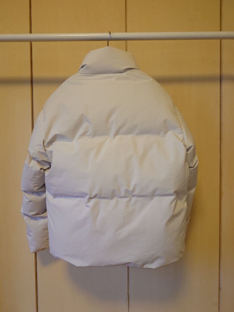 ユニクロ　シームレスダウンジャケット　Mサイズ　ナチュラル
