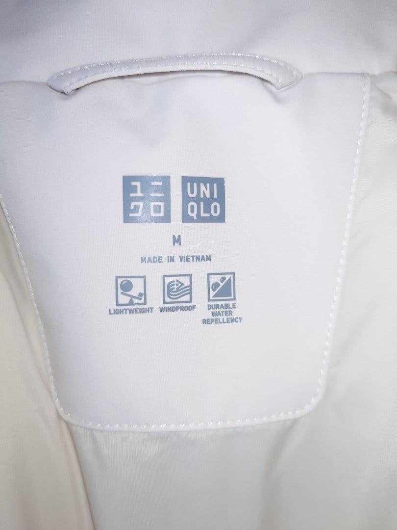 ユニクロ　シームレスダウンジャケット　Mサイズ　ナチュラル